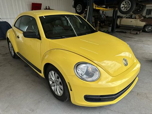 Used 2015 Volkswagen Beetle 1.8T FWD image 6