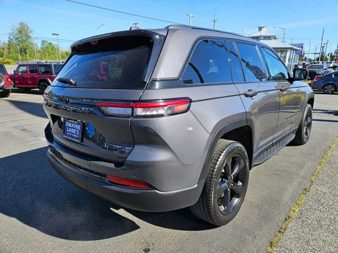 Used 2024 Jeep Grand Cherokee Limited w/ Luxury Tech Group II AWD/4WD image 5