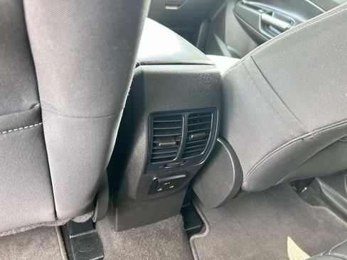Used 2017 Ford Escape SE w/ Equipment Group 201A FWD image 25