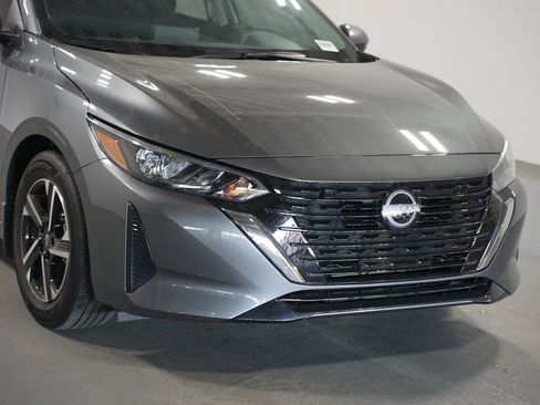 Used 2025 Nissan Sentra SV image 4