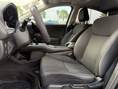 Used 2017 Honda HR-V EX image 3