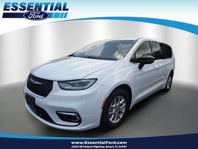 Used 2024 Chrysler Pacifica Touring-L