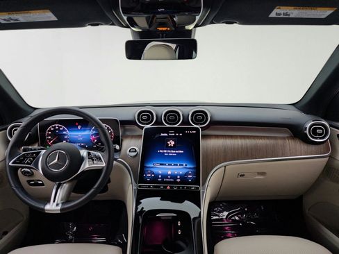 Used 2025 Mercedes-Benz GLC 300 image 31