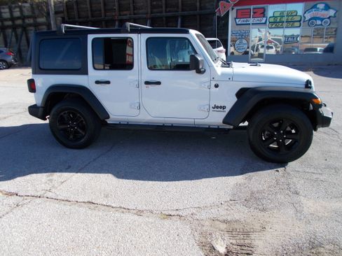Used 2020 Jeep Wrangler Unlimited Sport image 4