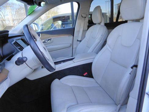Used 2017 Volvo XC90 T8 Inscription w/ Vision Package image 8