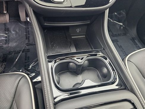 New 2026 Chrysler Pacifica Limited w/ S Appearance Package image 23