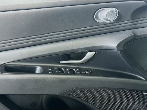 Used 2025 Hyundai Elantra Limited image 15