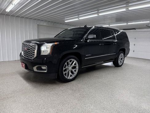 Used 2019 GMC Yukon XL Denali w/ Denali Ultimate Package AWD/4WD image 4