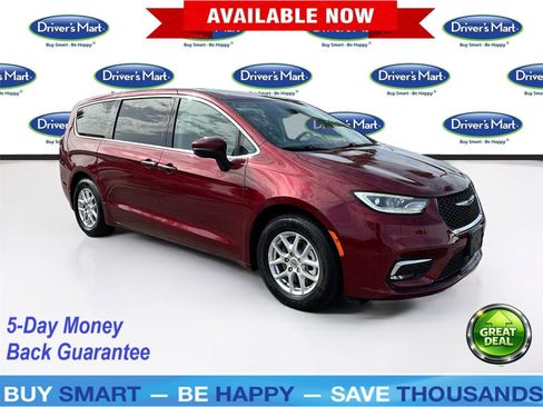 Used 2023 Chrysler Pacifica Touring-L FWD image 1