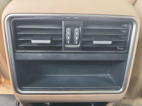Used 2022 Porsche Cayenne AWD/4WD image 21