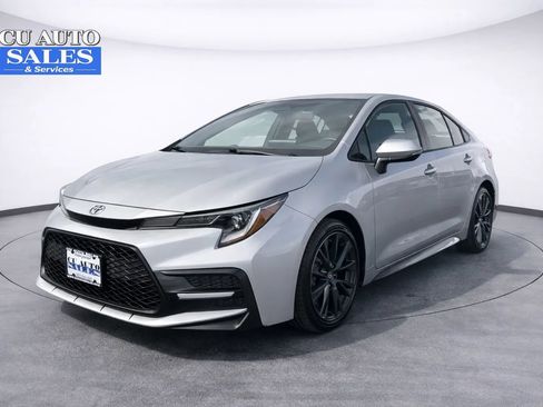 Used 2024 Toyota Corolla SE image 3
