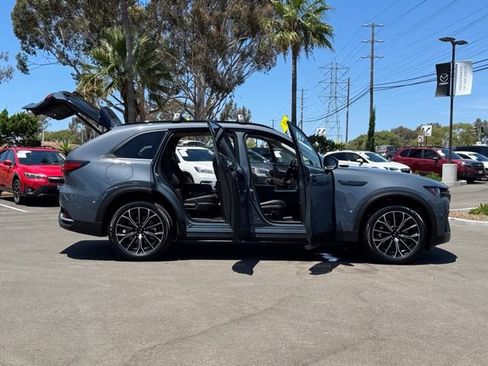 Certified 2025 MAZDA CX-70 Plug-In Hybrid w/ Premium Pkg AWD/4WD image 37
