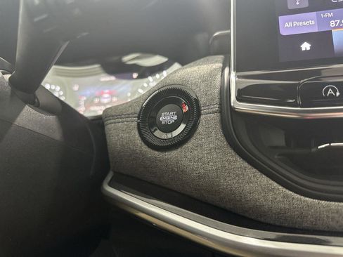 Used 2023 Jeep Compass Sport image 17