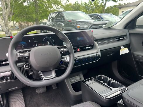 Used 2025 Hyundai Ioniq 5 SE AWD/4WD image 4