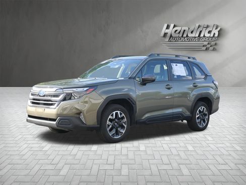 Certified 2025 Subaru Forester Premium AWD/4WD image 5