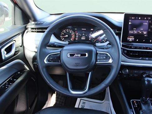 Used 2023 Jeep Compass Limited image 23