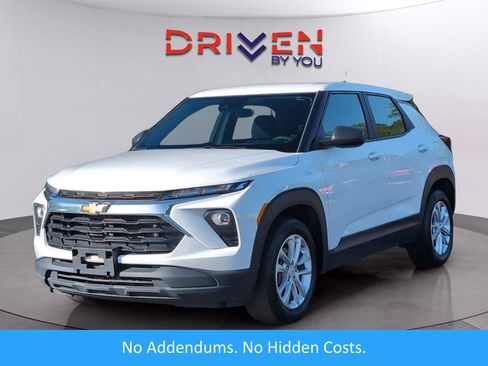 Used 2024 Chevrolet TrailBlazer LS FWD image 1