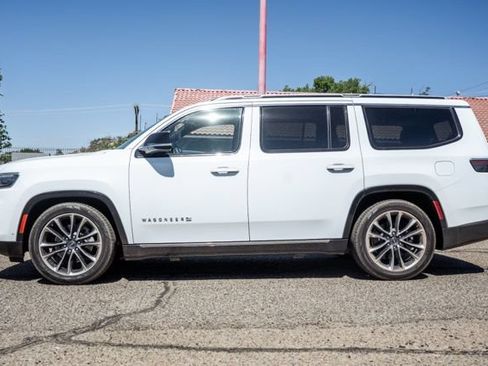 Used 2023 Jeep Wagoneer Series III w/ Premium Group I AWD/4WD image 8