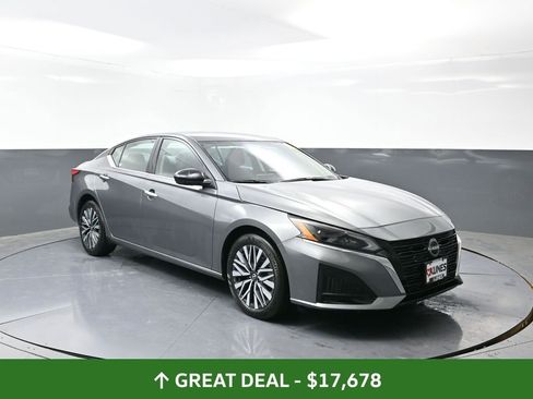 Used 2024 Nissan Altima 2.5 SV image 4