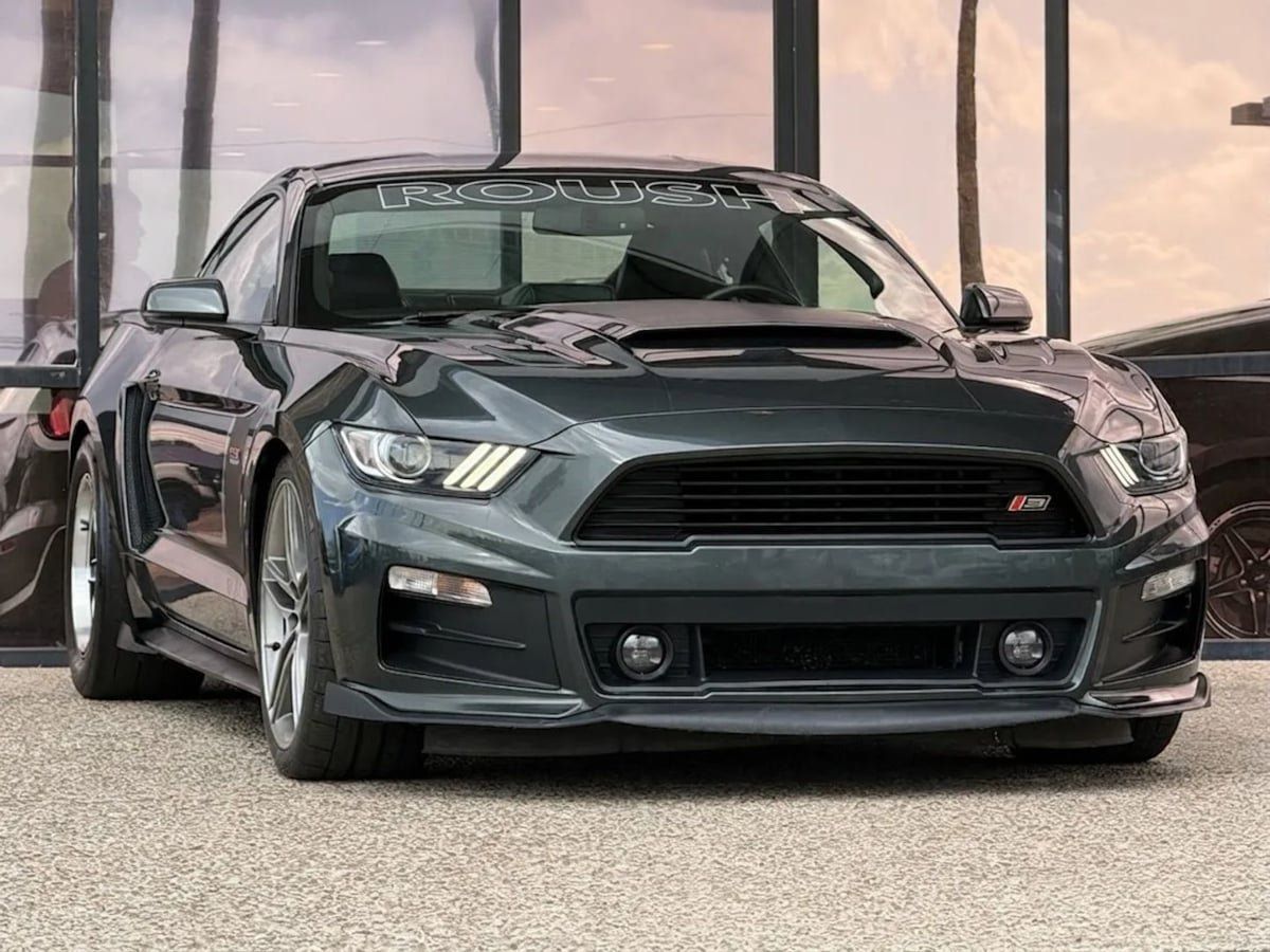 Used 2016 Ford Mustang GT Premium w/ Equipment Group 401A RWD image 18