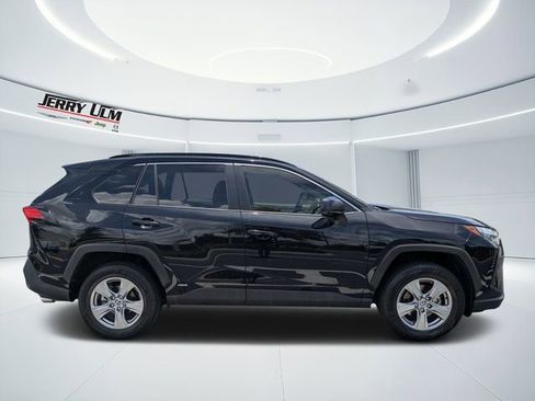 Used 2023 Toyota RAV4 LE AWD/4WD image 2