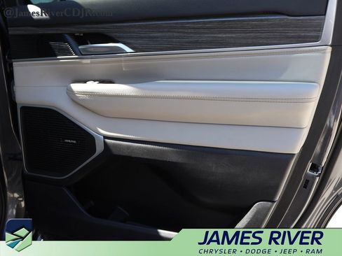 Used 2024 Jeep Wagoneer Series II w/ Flexible Seating Group RWD image 11