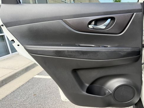 Used 2019 Nissan Rogue SV AWD/4WD image 45