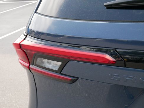 Used 2024 Toyota Grand Highlander AWD image 17