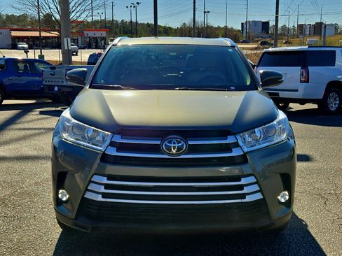 Used 2019 Toyota Highlander XLE image 3