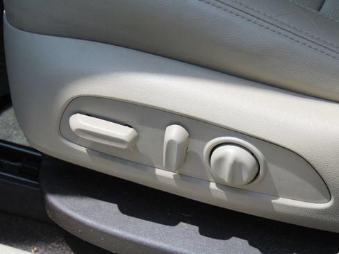 Used 2019 GMC Acadia Denali w/ Technology Package FWD image 26