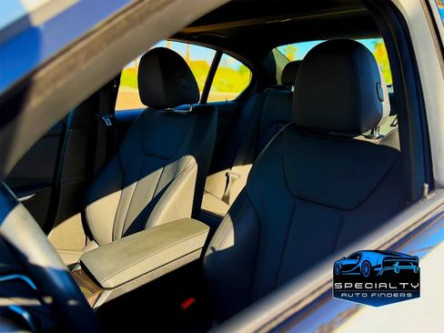 Used 2020 BMW 330i Sedan w/ Premium Package image 11