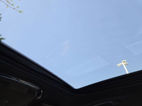 Used 2023 BMW 330i Sedan w/ Driving Assistance Package image 39