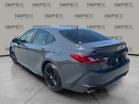 Used 2025 Toyota Camry SE w/ Convenience Package FWD image 2