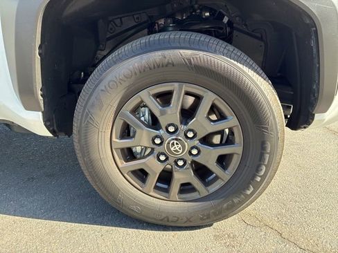 Used 2025 Toyota 4Runner SR5 AWD/4WD image 11