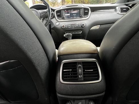 Used 2018 Kia Sorento SX image 38