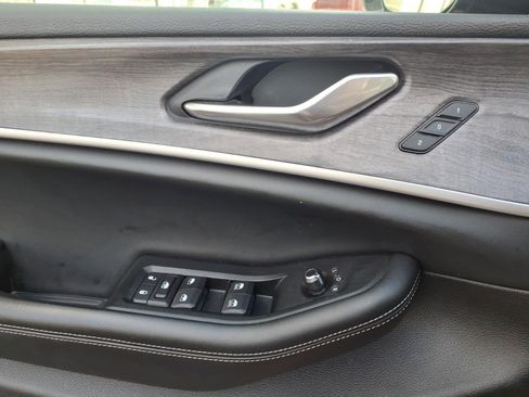 Used 2024 Jeep Grand Cherokee L Limited w/ Luxury Tech Group II image 16