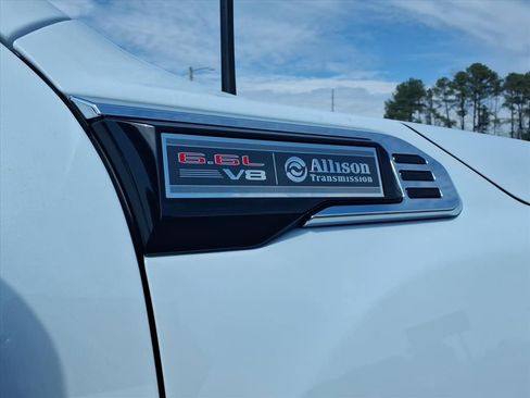 New 2026 GMC Sierra 2500 SLT w/ SLT Premium Package image 10