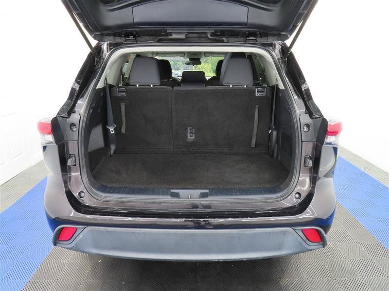 Used 2022 Toyota Highlander L FWD image 8