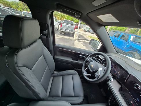 New 2026 Chevrolet Suburban LT w/ Comfort Package AWD/4WD image 26