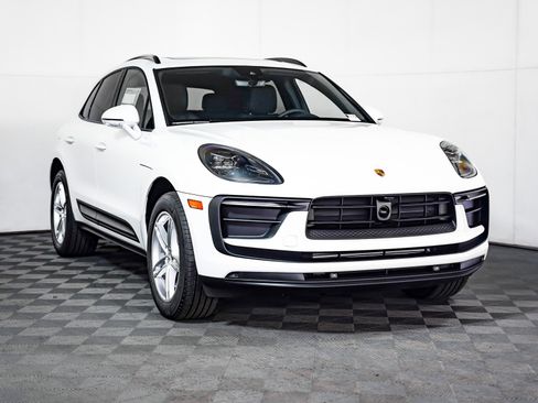 New 2026 Porsche Macan image 7