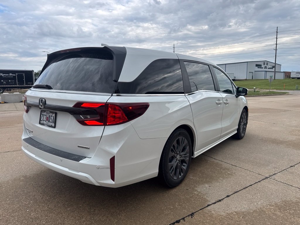 Used 2025 Honda Odyssey Touring image 4