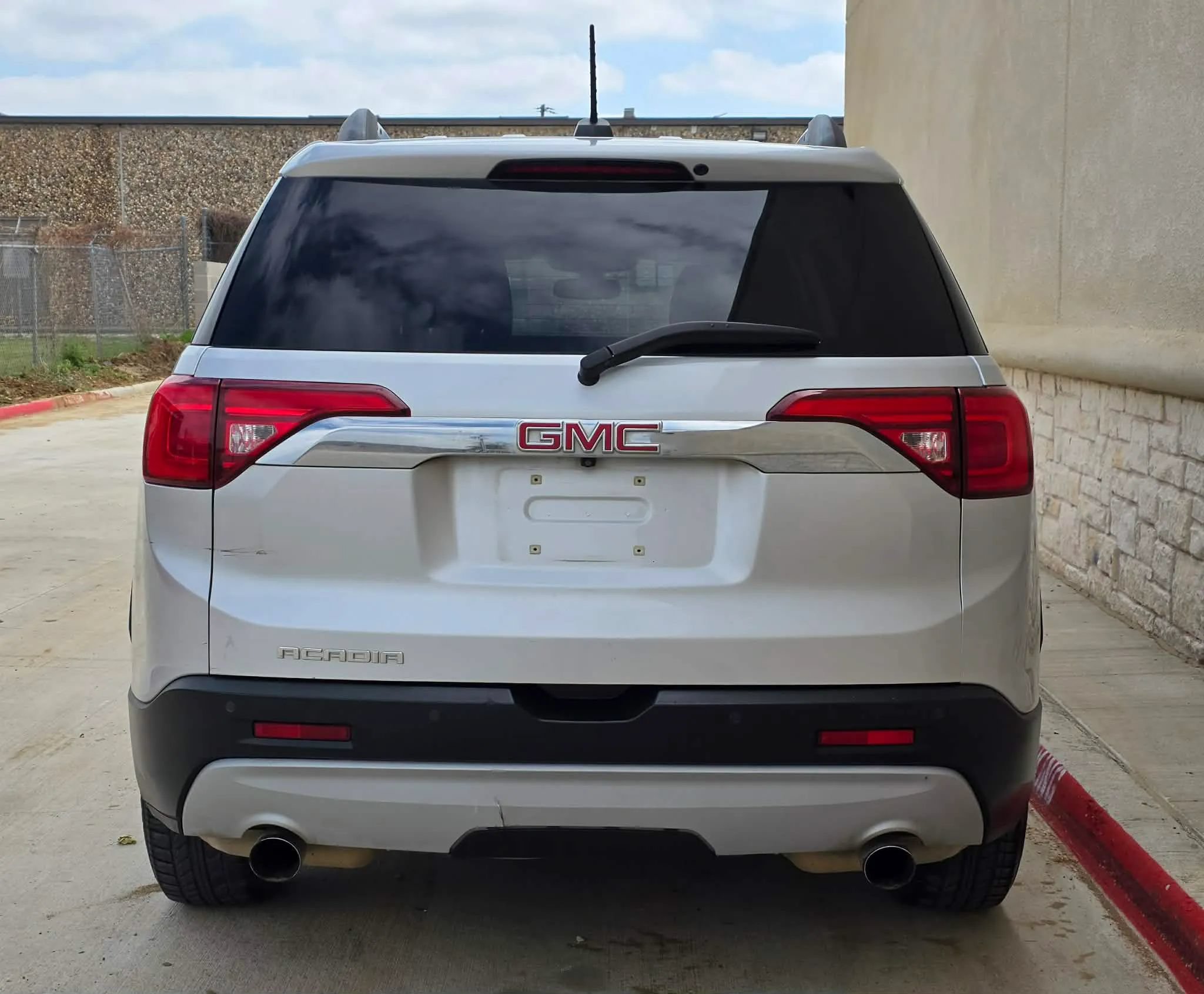 Used 2019 GMC Acadia SLT FWD image 4