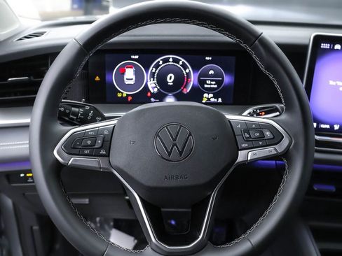 Used 2025 Volkswagen Tiguan SE image 14