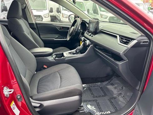 Used 2019 Toyota RAV4 LE image 17