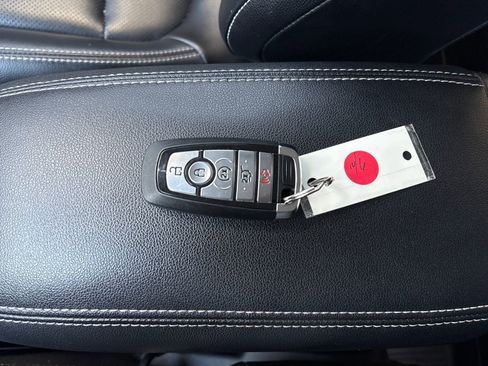 Used 2022 Ford Escape SEL w/ Technology Package image 38