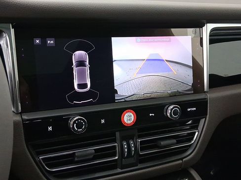 New 2026 Porsche Macan image 26