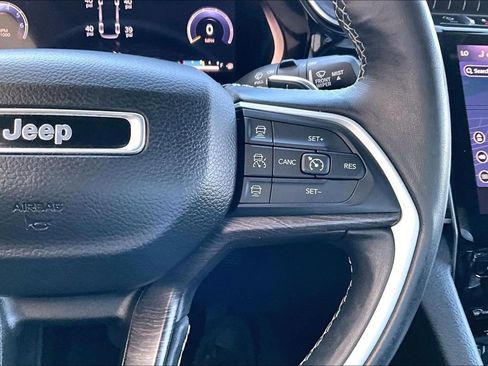 Used 2022 Jeep Grand Cherokee L Limited AWD/4WD image 18