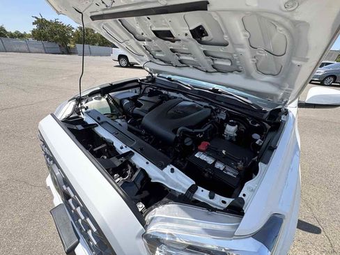 Used 2021 Toyota Tacoma TRD Sport w/ Technology Package image 45