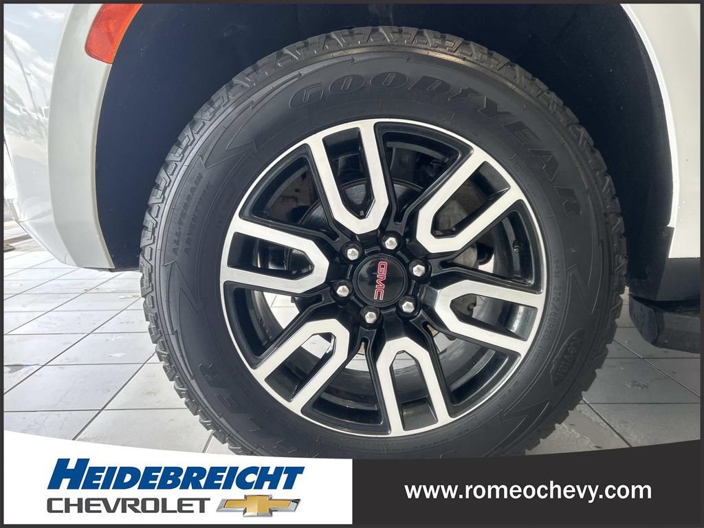 Used 2024 GMC Yukon AT4 w/ Technology Package AWD/4WD image 7