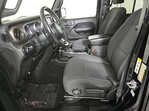 Used 2018 Jeep Wrangler Unlimited Sport S AWD/4WD image 22